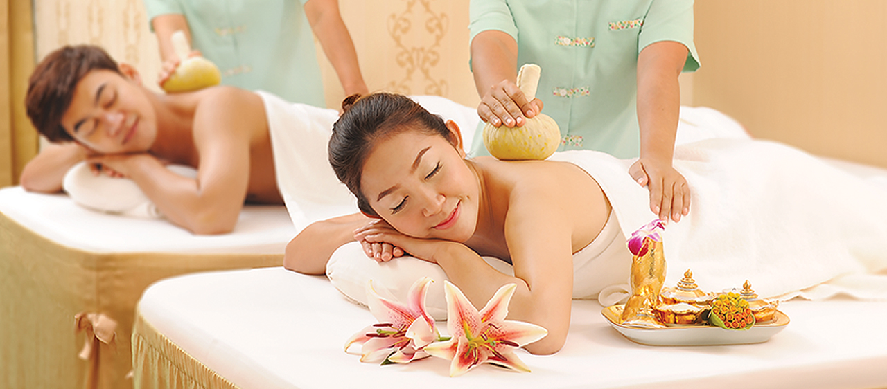 What is the difference between a steam room and a sauna?