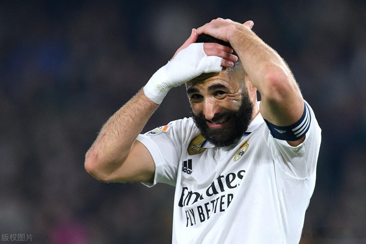 Karim benzema called French coach didier deschamps a clown.