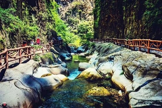 Travel notes of Baquan gorge in spring